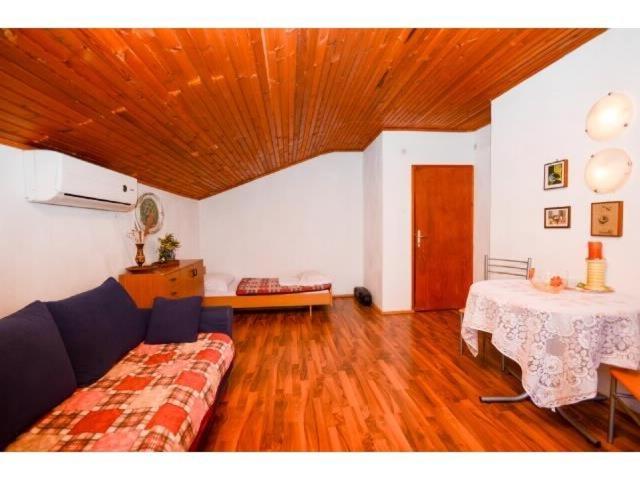 קרק Apartments With A Parking Space Krk - 11646 מראה חיצוני תמונה